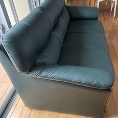 お手入れ簡単な合皮ソファーです！の画像