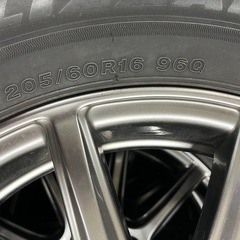 冬タイヤ205/60R16BSの画像