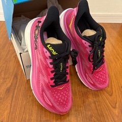 【新品】　HOKA  クリフトン9  レディース
