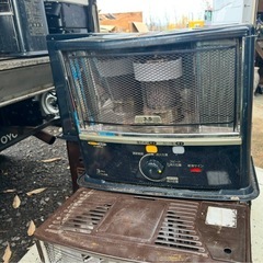 【反射石油ストーブと古い扇風機の買取を行っています！】