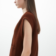 新品•未使用品✨UNIQLO U ニットベスト 茶色 ノースリーブの画像