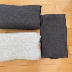 ドイツ製ブラックロール首サポート枕2点（カバー付き）の画像