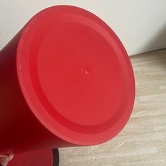 赤いゴミ箱
の画像