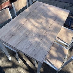 木目調ダイニングテーブル