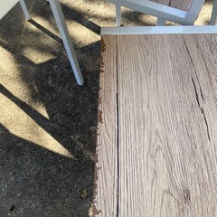 木目調ダイニングテーブルの画像