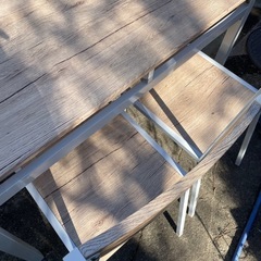 木目調ダイニングテーブルの画像