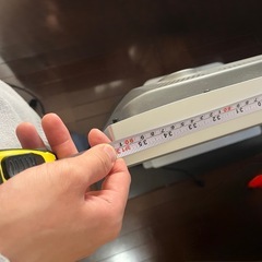 テレビ台付きの大型テレビの画像