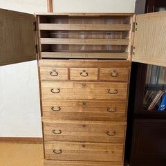 昔の桐ダンスの画像