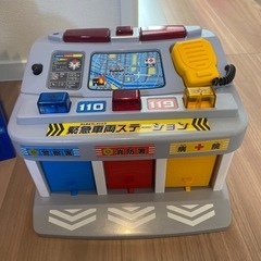 トミカ　車のおもちゃ　2つの画像