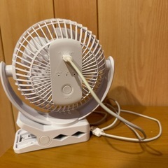ニトリ　USBコードレスマグネット付きクリップファン(ホワイトの画像