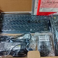 富士通 デスクトップパソコン 23.8型ワイド Core i7-7700HQ テレビ機能搭載 256GB SSD+3TB HDD ブルーレイドライブ　の画像