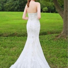 ウェディングドレス　マーメイドドレス結婚式　フォトウェディング　結婚式　ワンピース　ロングトレーン　ホワイト　オフホワイト　キナリ　刺繍　二次会　2次会　海外挙式　スレンダーライン　オフショル　袖あり　袖なし　ベアトップ　前撮り　の画像