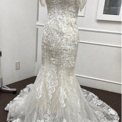 ウェディングドレス　マーメイドドレス結婚式　フォトウェディング　結婚式　ワンピース　ロングトレーン　ホワイト　オフホワイト　キナリ　刺繍　二次会　2次会　海外挙式　スレンダーライン　オフショル　袖あり　袖なし　ベアトップ　前撮り　の画像