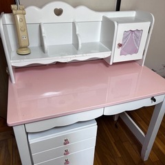 (キャンセル待ちになります)可愛い机安く売ります🎵の画像