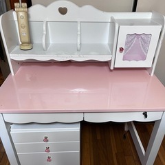 (キャンセル待ちになります)可愛い机安く売ります🎵の画像