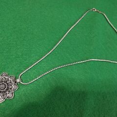 新品未使用品・蓮の花をモチーフにしたペンダント