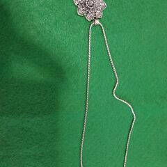 新品未使用品・蓮の花をモチーフにしたペンダントの画像