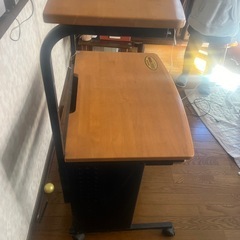 パソコンデスクの画像