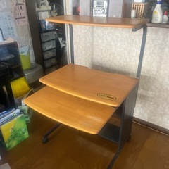 パソコンデスクの画像