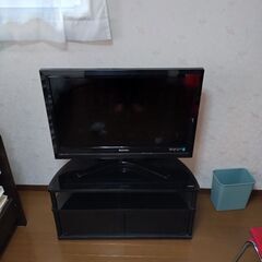 TOSHIBAのテレビ、テレビ台付き