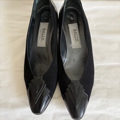 バリーローヒールパンプス　極美品　
24cm相当