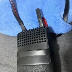 ルブタンショルダーバッグの画像