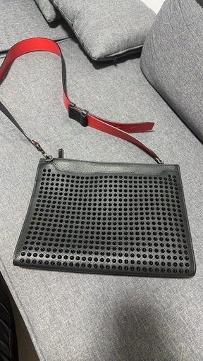 ルブタンショルダーバッグ