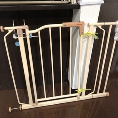 【美品】ベビーゲート　階段転落防止柵の画像