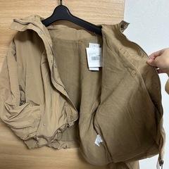 新品タグ付きアウターの画像