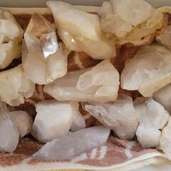 水晶　クリスタル　原石　水槽　魔除け　開運　癒し　好評で売れて減って来ていますの画像