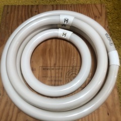 中古丸型
蛍光灯 4本の画像