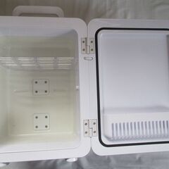 値下げ　車載用ポータブル冷蔵庫１０Lの画像
