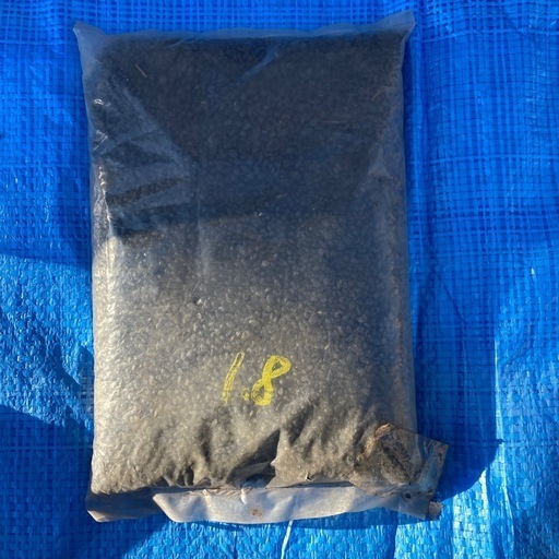 水槽に入れる黒砂利(ブラックホール)1.8kg