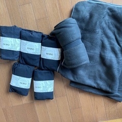 飛行機ビジネスクラスアメニティーとブランケットの画像