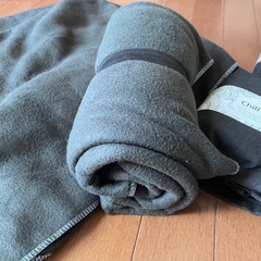 飛行機ビジネスクラスアメニティーとブランケットの画像