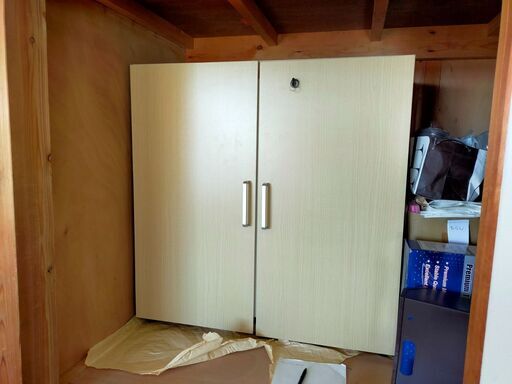 【八街】鍵付木製キャビネット・早く持って行って頂ける方希望