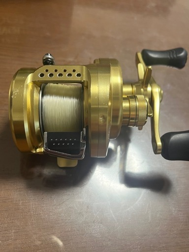 シマノ　15カルカッタ200HG 