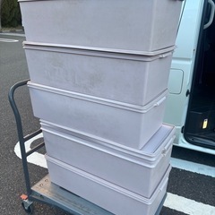 タッパーウェアの大型衣装ケース