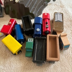 木製　電車　おもちゃの画像