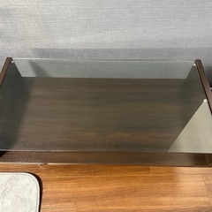 ガラスローテーブルの画像