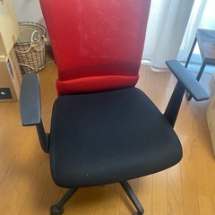 美品！キャスター付きチェアー　高さ調整可能の画像