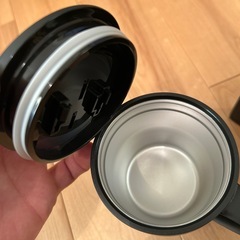 【近く廃却します】ユニクロ　ノベルティ　保温マグの画像