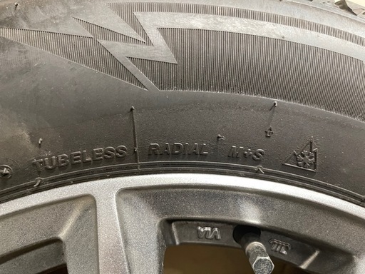 　ブリヂストン　225/65R17  スタッドレスタイヤ4本