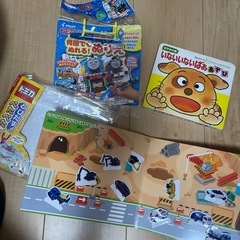 絵本、何回でもぬれる！ぬりえ、トミカペタペタ（使用感あり）
