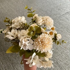 造花ブーケ　フェイクグリーン　ホワイト系の画像