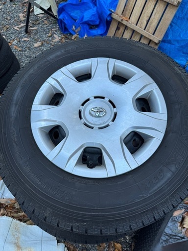 ハイエース 純正ホイール スタッドレス付き
