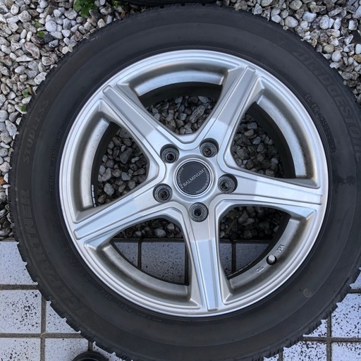 プリウスα アクセラ ノア セレナ　205/55R16     
