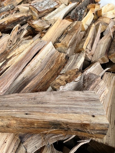 緊急値下げ　未乾燥薪　軽トラ一杯分　 主にナラたまに野桜、カシの木