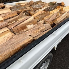 緊急値下げ　未乾燥薪　軽トラ一杯分　 主にナラたまに野桜、カシの木 