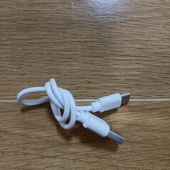 Bluetoothワイヤレスヘッドホン、と充電用USBケーブルの画像